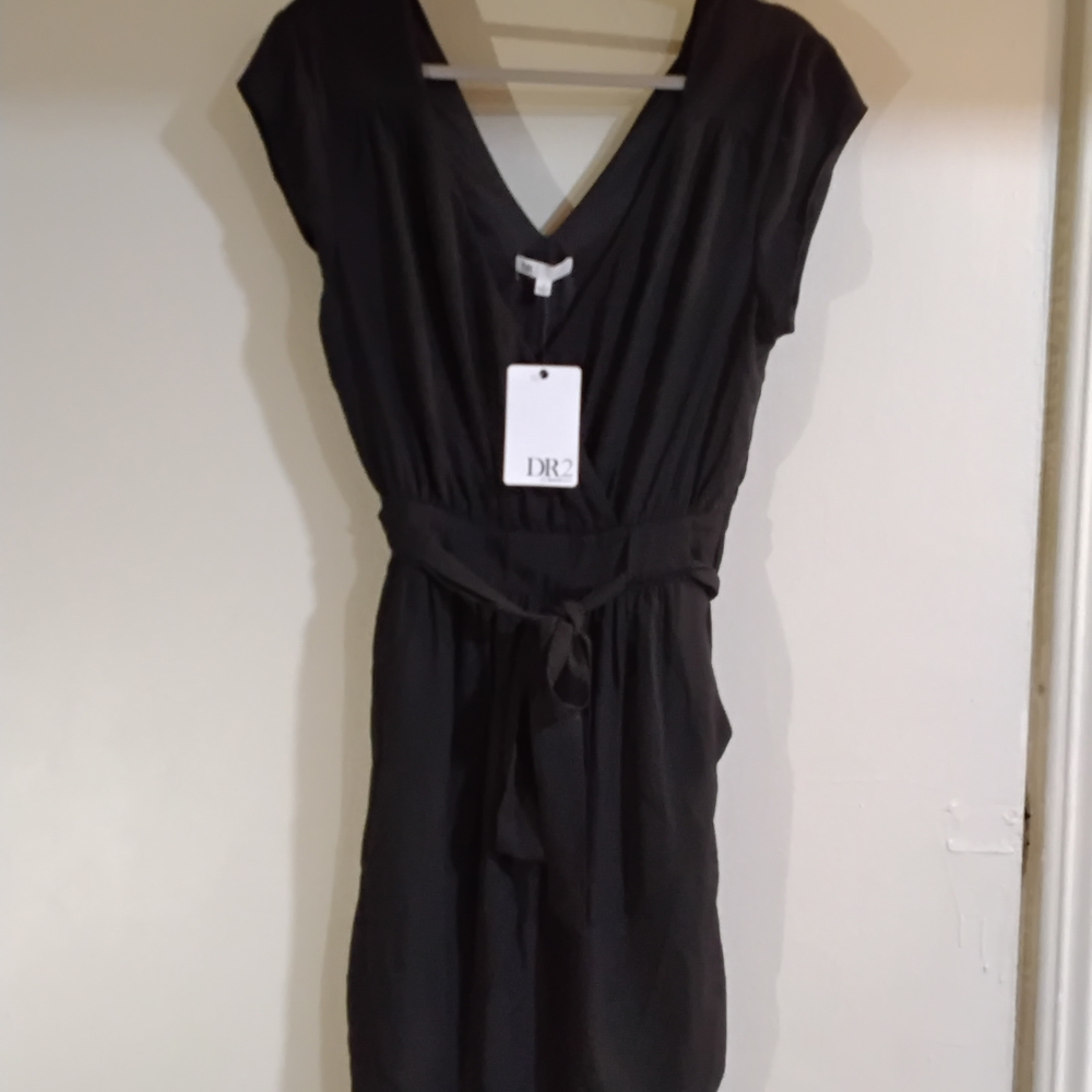 DR2 Black V-Neck Sheath Mini Dress Short Sleeve